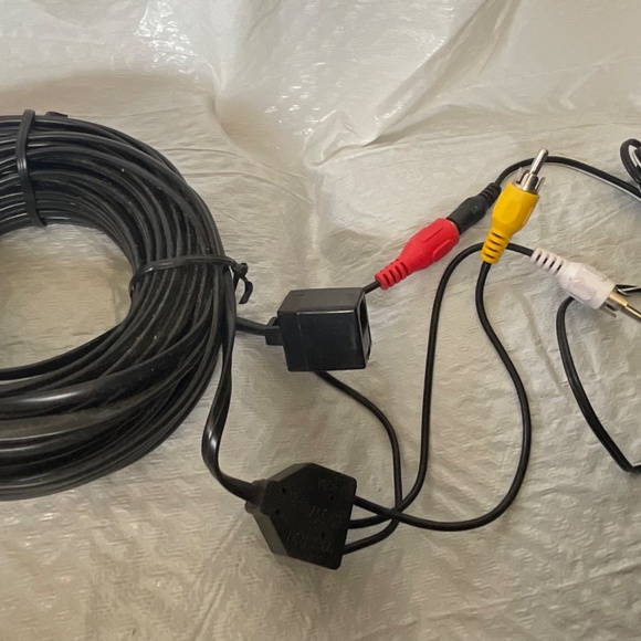 SYLVANIA weatherproof COLOR SECURITY CAMERA NEW INSIDE /OUTSIDE - Picture 13 of 13